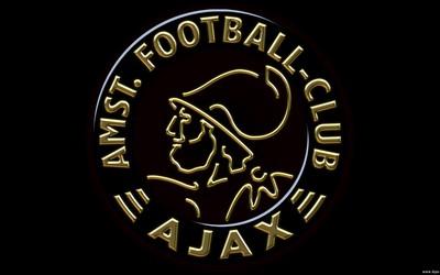 168电竞热评-多夫比克替补席激动庆祝